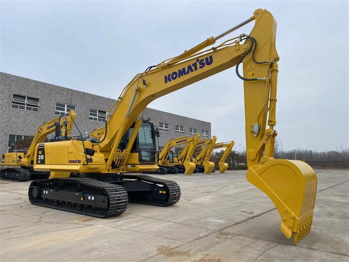 Used Komatsu PC210 1