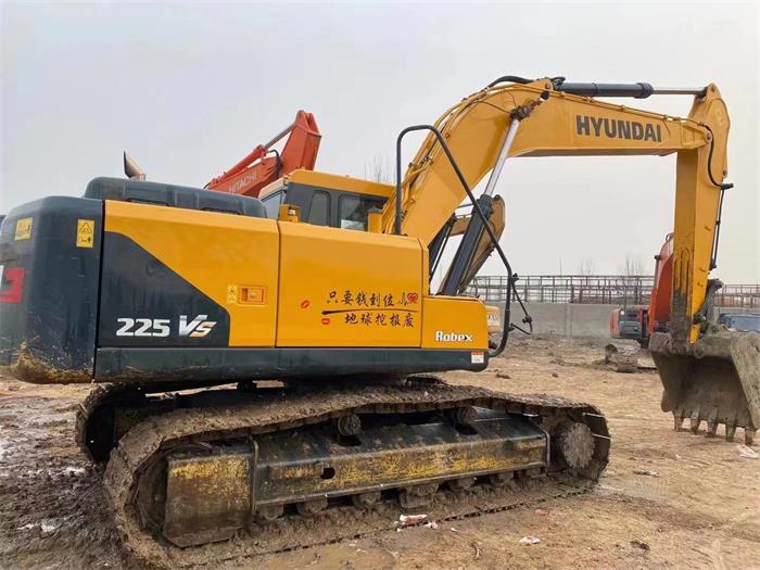 Used Hyundai R225 Excavator