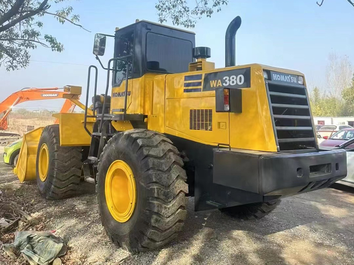 Used KOMATSU 380 Loader