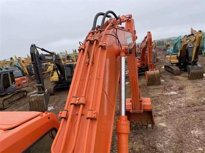 Used Doosan DH220 Excavator