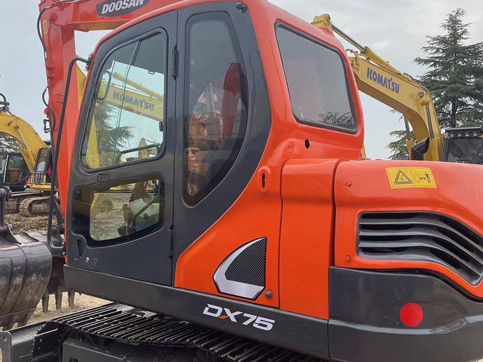 Used Doosan DH75 Excavator