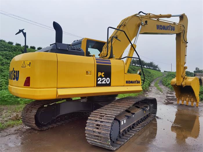 Used Komatsu PC220 Excavator