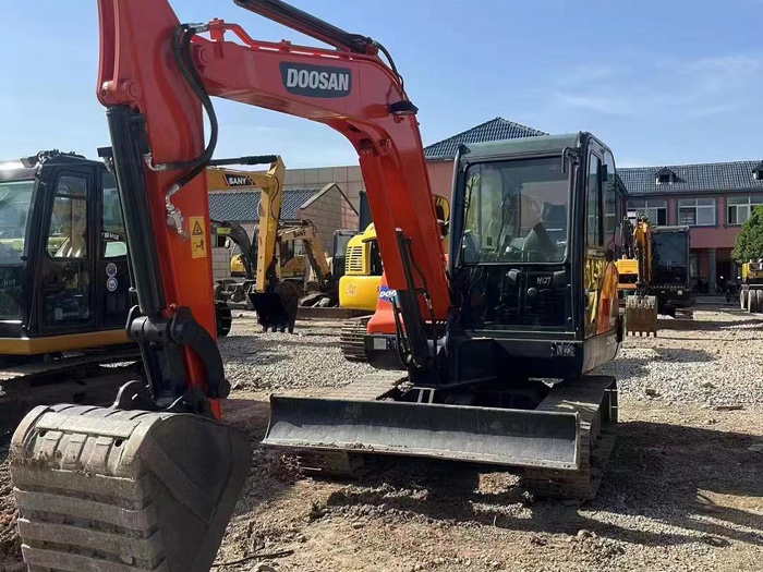 Used Doosan DH60 Excavator