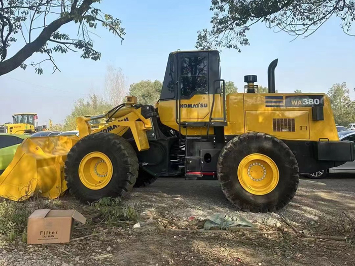 Used KOMATSU 380 Loader