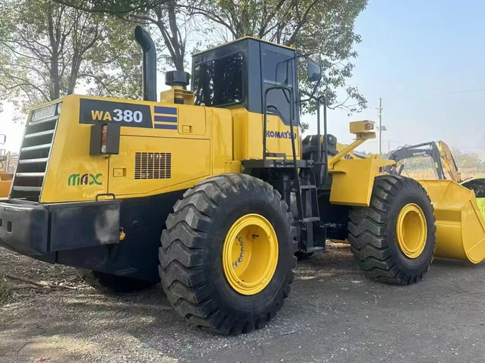 Used KOMATSU 380 Loader