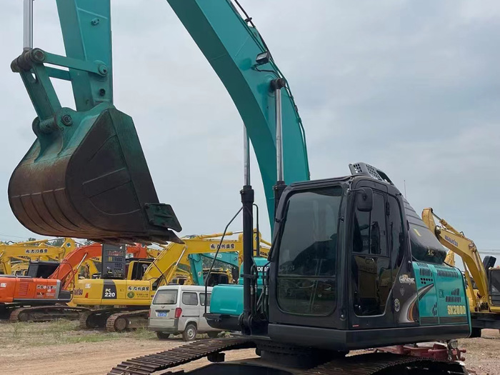 Used Kobelco SK200 Excavator