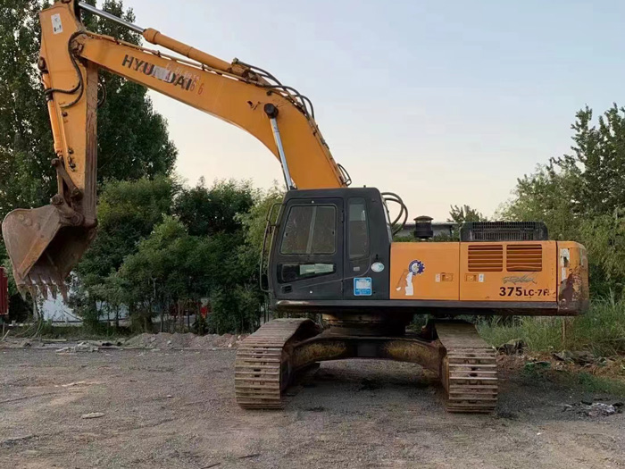 Used Hyundai R375 Excavator