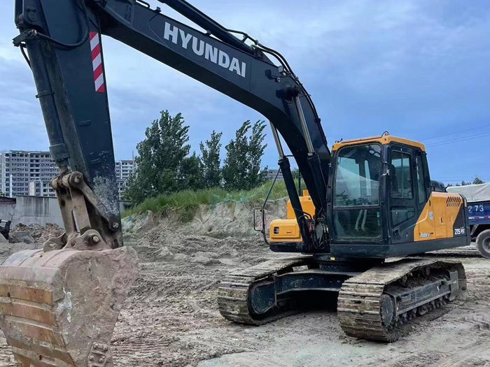 Used Hyundai R215 Excavator