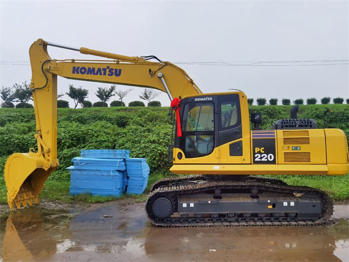 Used Komatsu PC220 Excavator