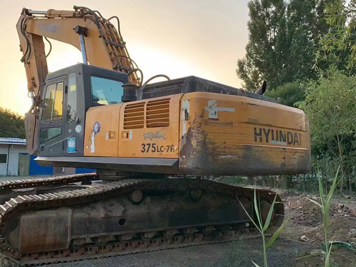 Used Hyundai R375 Excavator