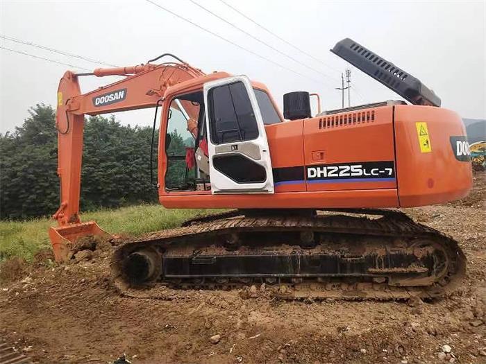 Used Doosan DH225 Excavator